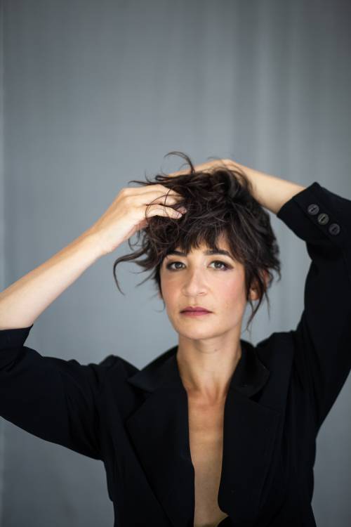 Chloé Oliveres, artiste chez Little Bros, société de production de spectacles vivants